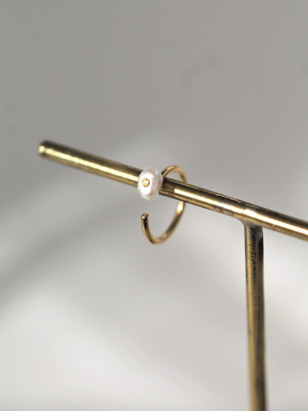 Laure De Mees White pearl hug gold