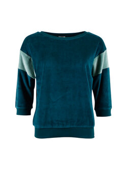 Chills&Fever Sweater ona velvet deep teal