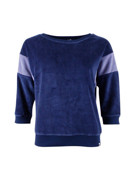 Sweater ona velvet medieval blue