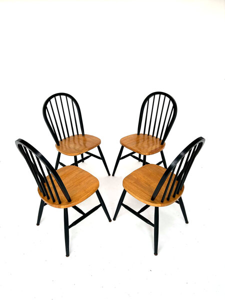 GERESERVEERD - Set 4 vintage stoelen windsor stijl tapiovaara