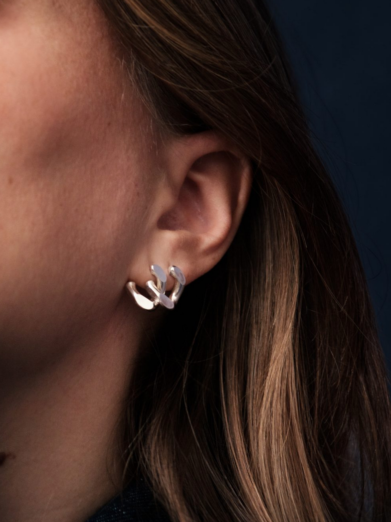 Laure De Mees Chunky link stud half zilver