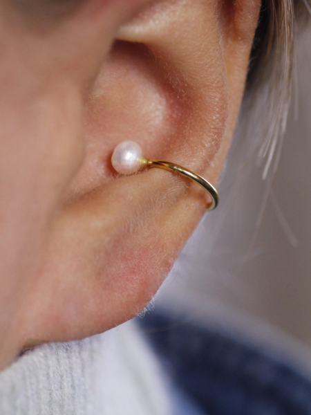 Laure De Mees Pearl cuff earring gold