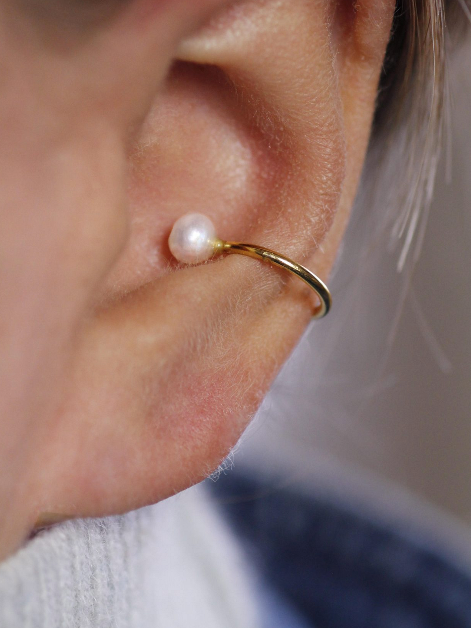 Laure De Mees Pearl cuff earring gold