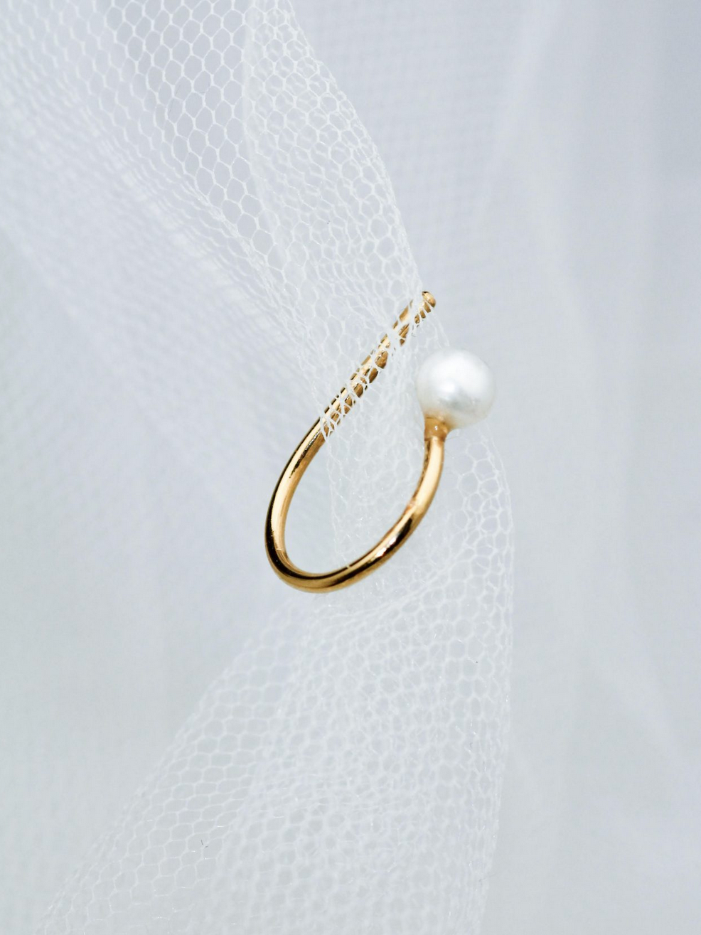 Laure De Mees Pearl cuff earring gold