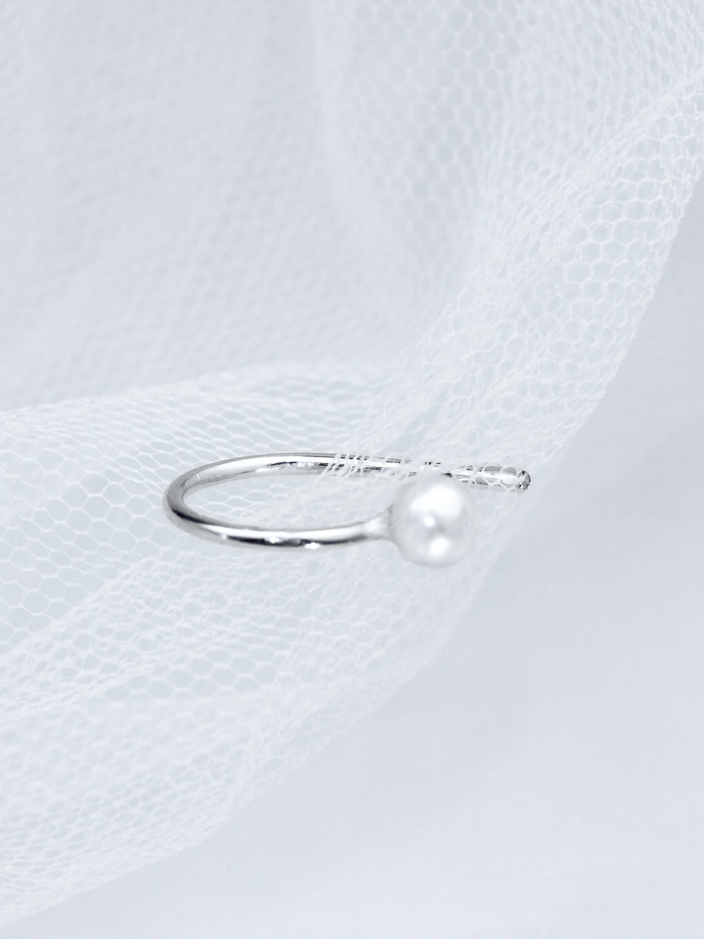 Laure De Mees Pearl cuff earring silver