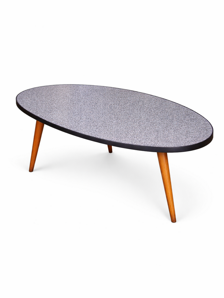 Vintage salontafel eivorm 90x60xh45cm