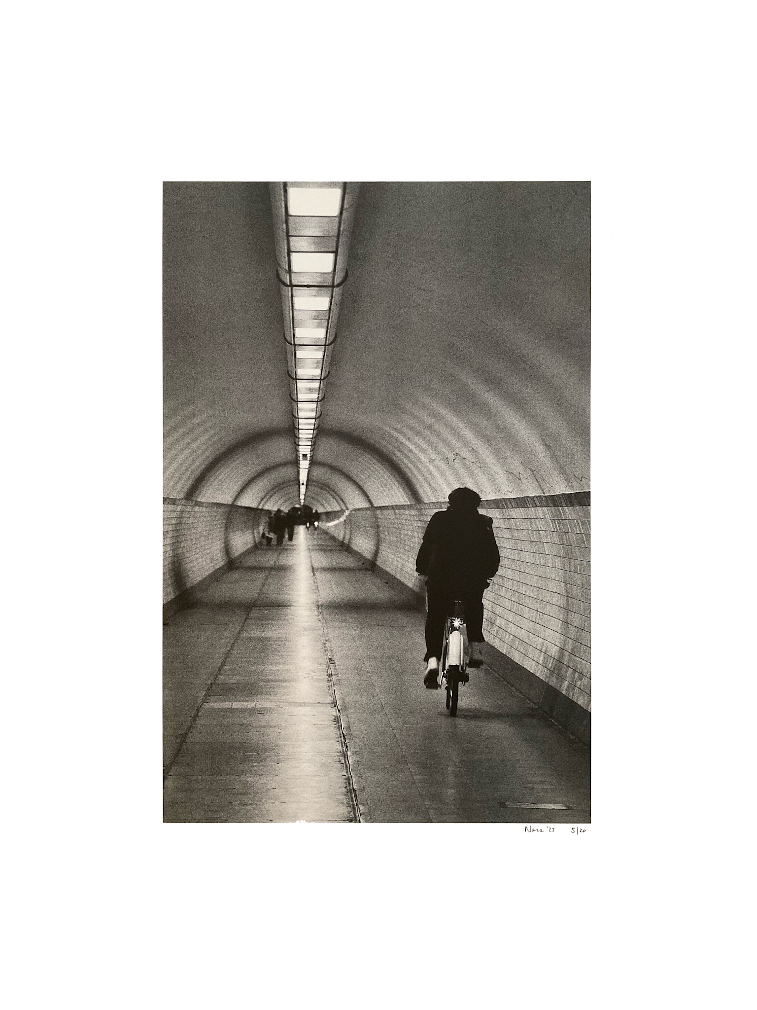 Nora Dekoning Riso print voetgangerstunnel in kader 33x45cm