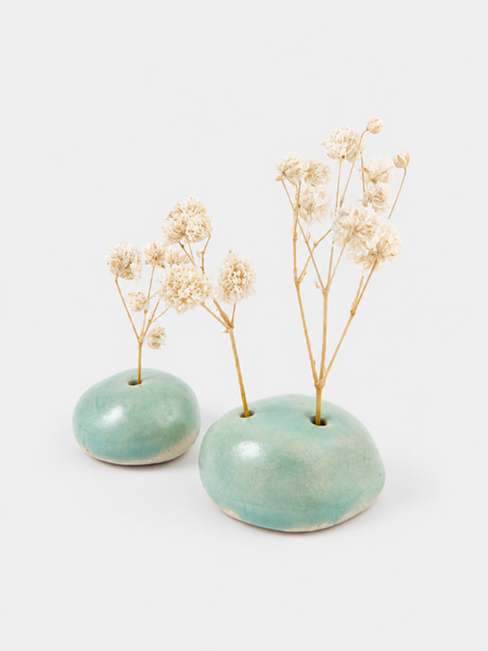 Studio Flash Box 004 holding stones