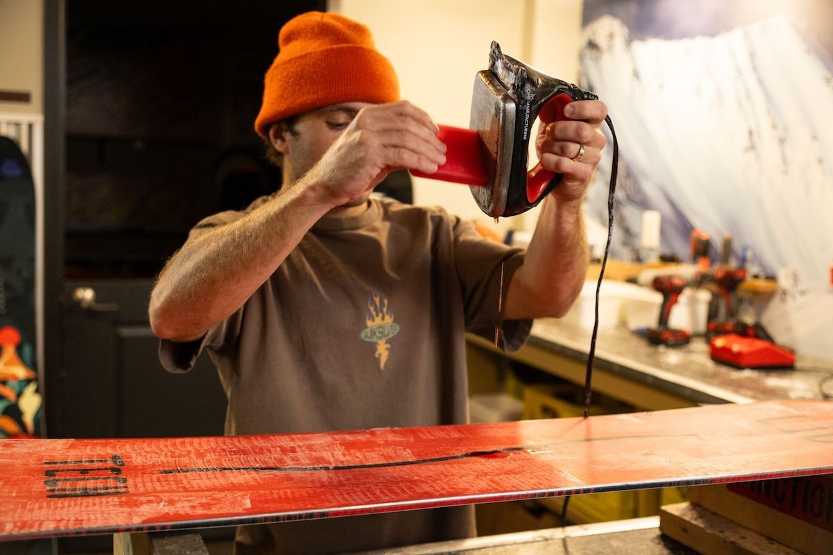Sintered vs. Extruded – Hva betyr det egentlig for snowboardet ditt?