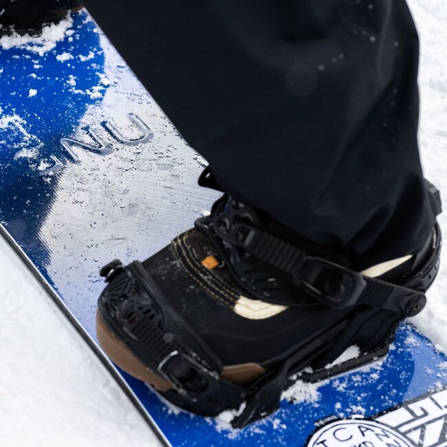 Banked Country Snowboard – All Mountain Directional