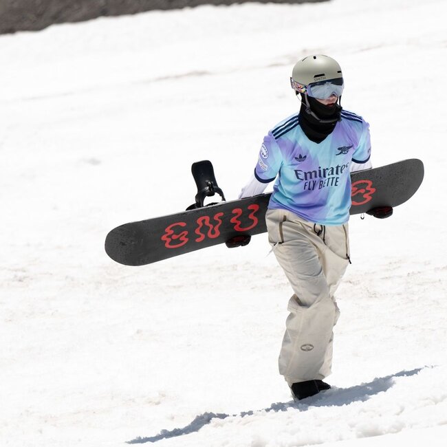 Ladies Choice – Jamie Anderson’s Asym Twin Freestyle Snowboard 2026