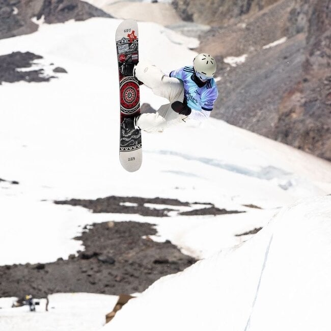 Ladies Choice – Jamie Anderson’s Asym Twin Freestyle Snowboard 2026
