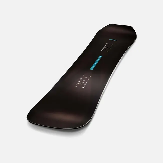 United Shapes Cadet – Retningsbestemt freeride-snowboard med klassisk camber og moderne bærekraftige materialer