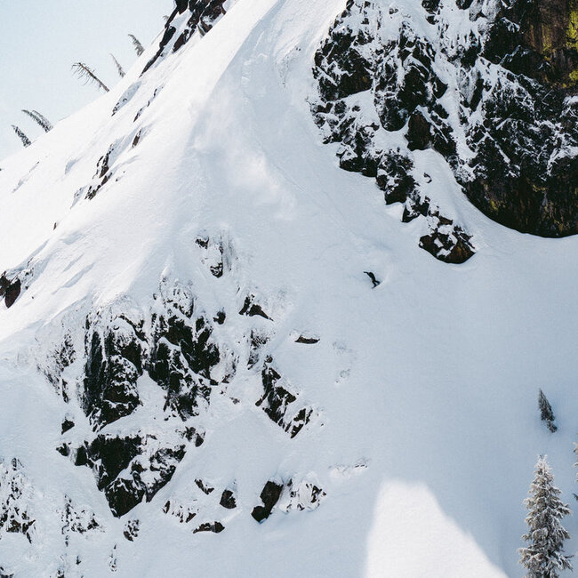 United Shapes Cadet – Retningsbestemt freeride-snowboard med klassisk camber og moderne bærekraftige materialer
