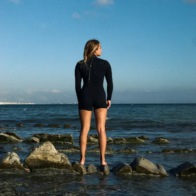 Amaze AMP Shorty 2.0 Long Sleeve Back Zip Våtdrakt Dame – Premium Sommer Shorty