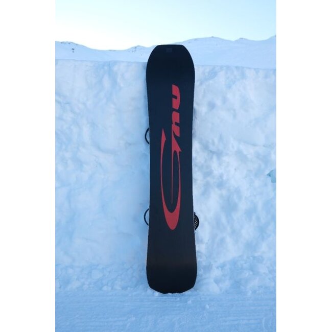 GNU Turbo Gremlin Snowboard | Carbonforsterket All-Mountain Freeride