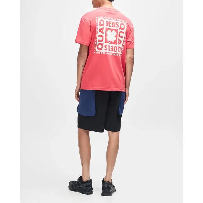 Quad T-skjorte – Box fit med quick dry og print foran/bak