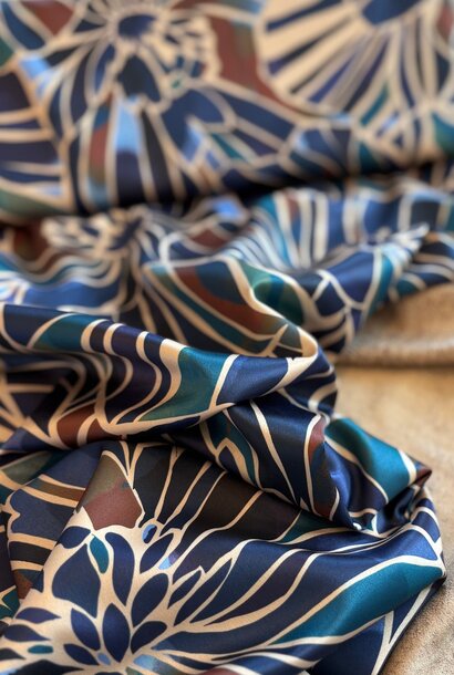 Satijn - Blue Abstract Flower