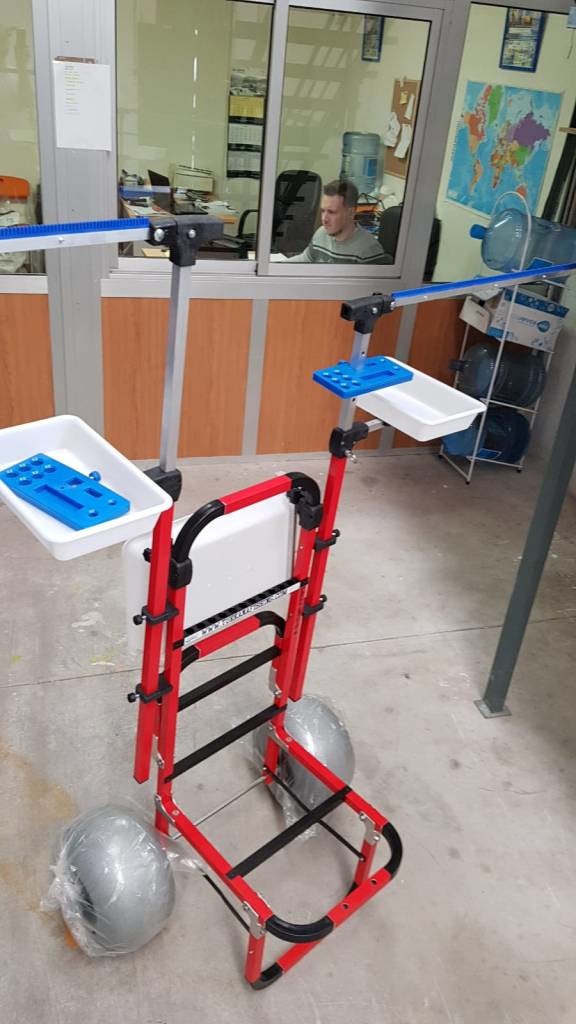 BEACH TROLLY ROOD MET BAKKEN EN 2 ONDERLIJNEN KAMMEN