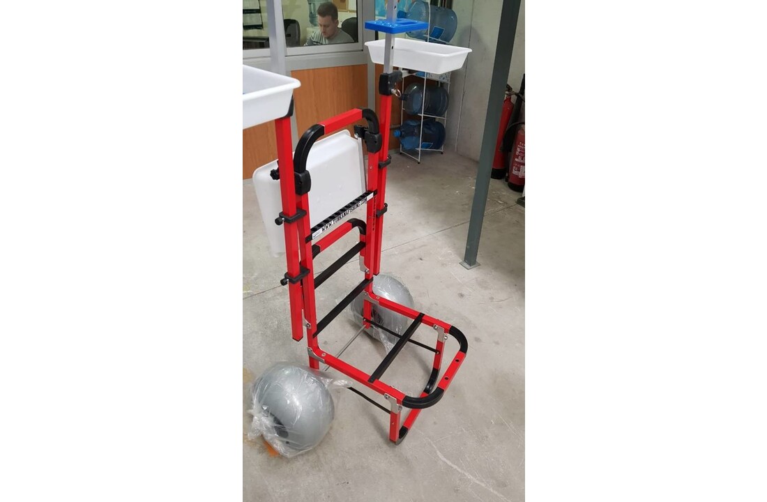 BEACH TROLLY ROOD MET BAKKEN EN 2 ONDERLIJNEN KAMMEN