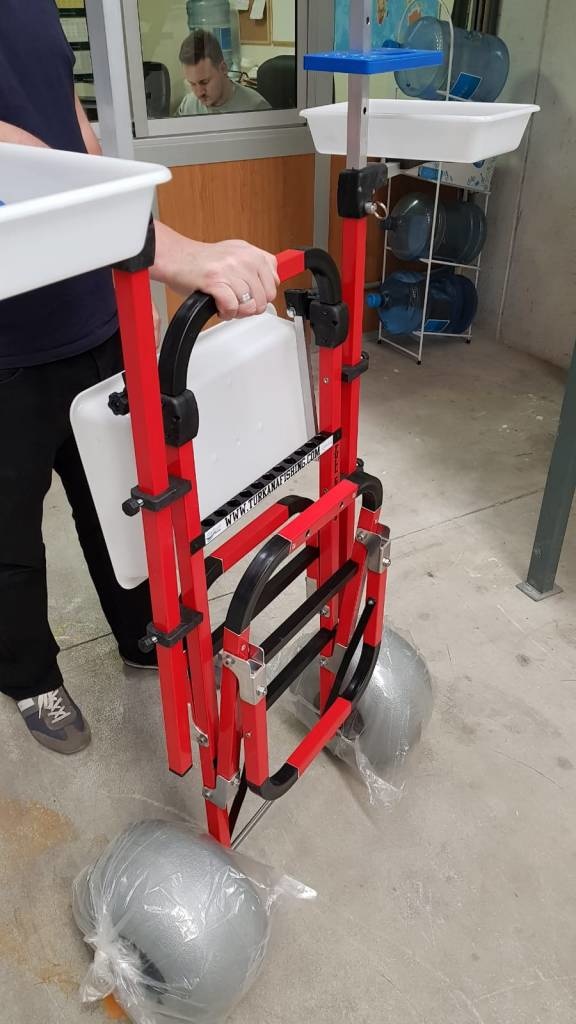 BEACH TROLLY ROOD MET BAKKEN EN 2 ONDERLIJNEN KAMMEN