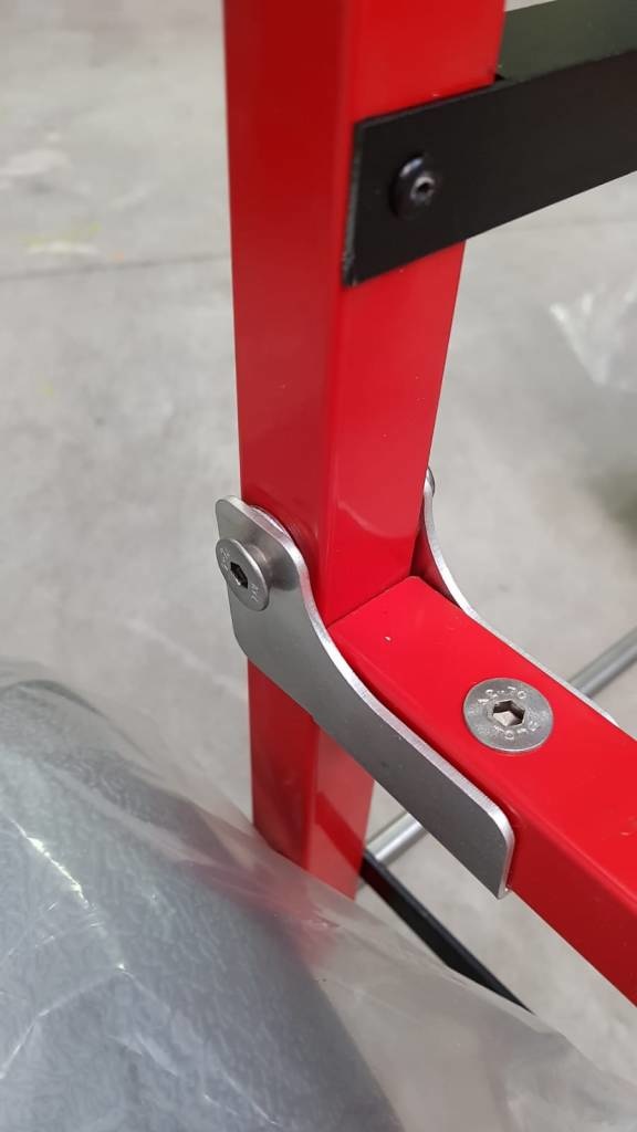 BEACH TROLLY ROOD MET BAKKEN EN 2 ONDERLIJNEN KAMMEN