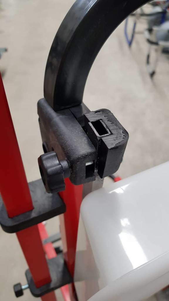 BEACH TROLLY ROOD MET BAKKEN EN 2 ONDERLIJNEN KAMMEN