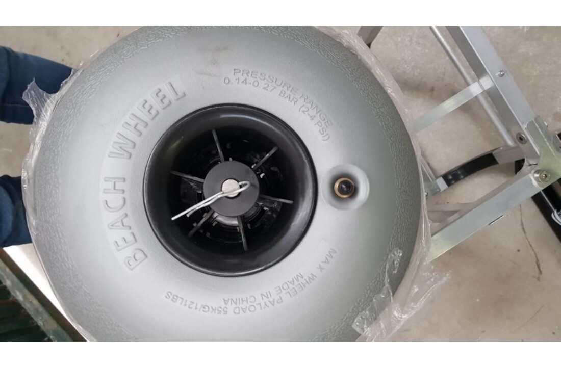 BEACH TROLLY ROOD MET BAKKEN EN 2 ONDERLIJNEN KAMMEN