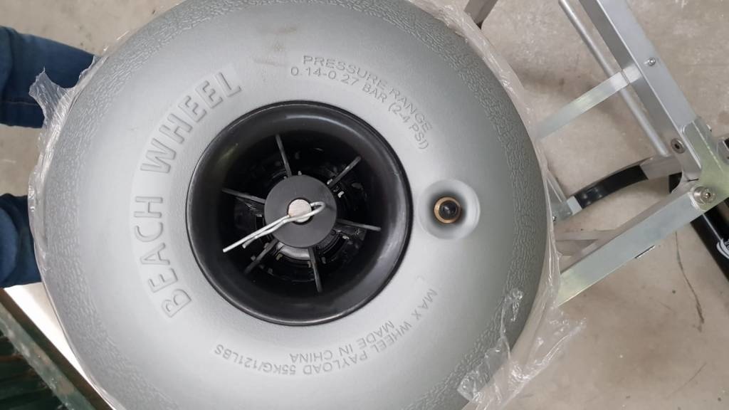 BEACH TROLLY ROOD MET BAKKEN EN 2 ONDERLIJNEN KAMMEN