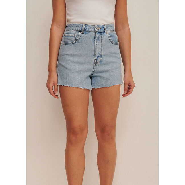 NA-KD Raw Hem Slit Denim Short Light Blue