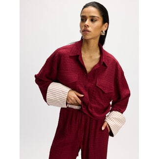 REFINED DEPARTMENT Relaxed Cropped Blouse Lyloe Bordeaux