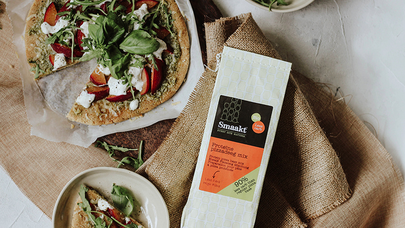 Less Carb pizza with homemade pesto | Smaakt