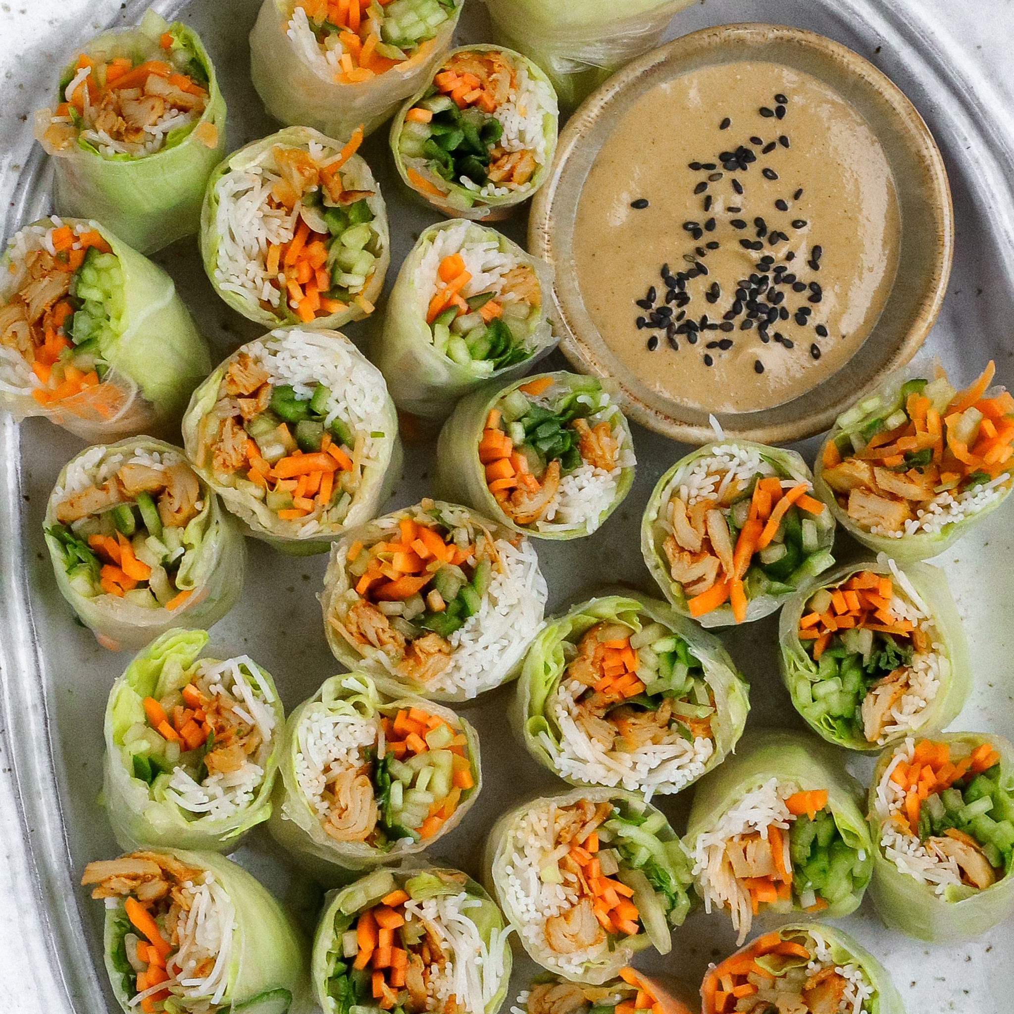 BioToday | Vegan springrolls met pindadip