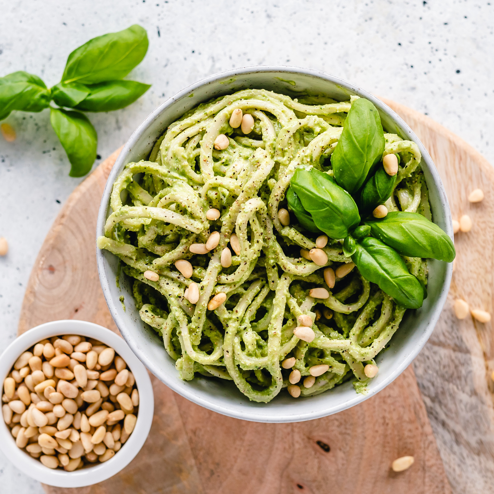 Smaakt | Speltnoedels met avocadopesto