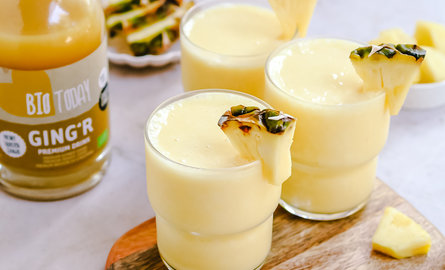 Pineapple-ginger smoothies