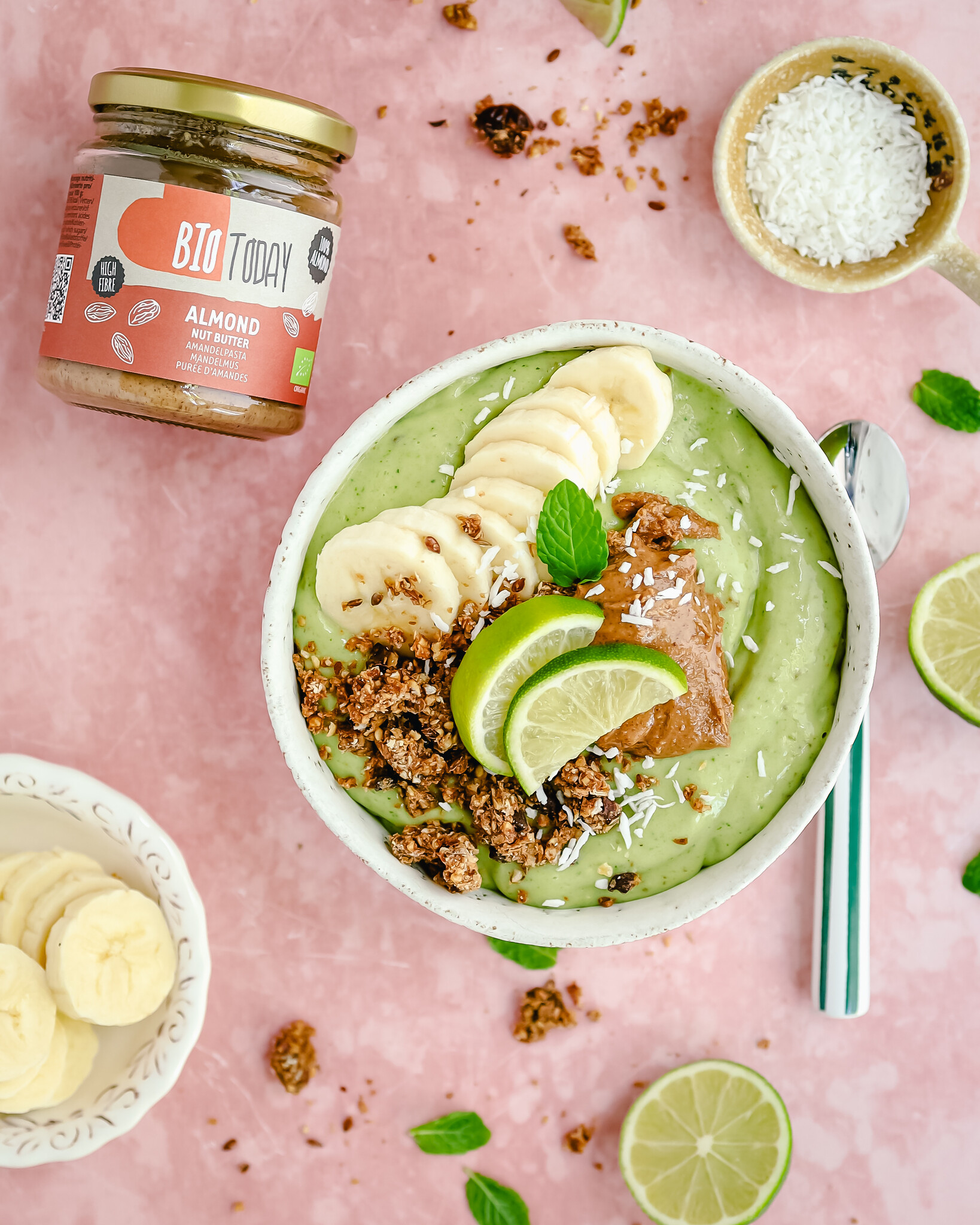Key lime pie smoothie bowl 