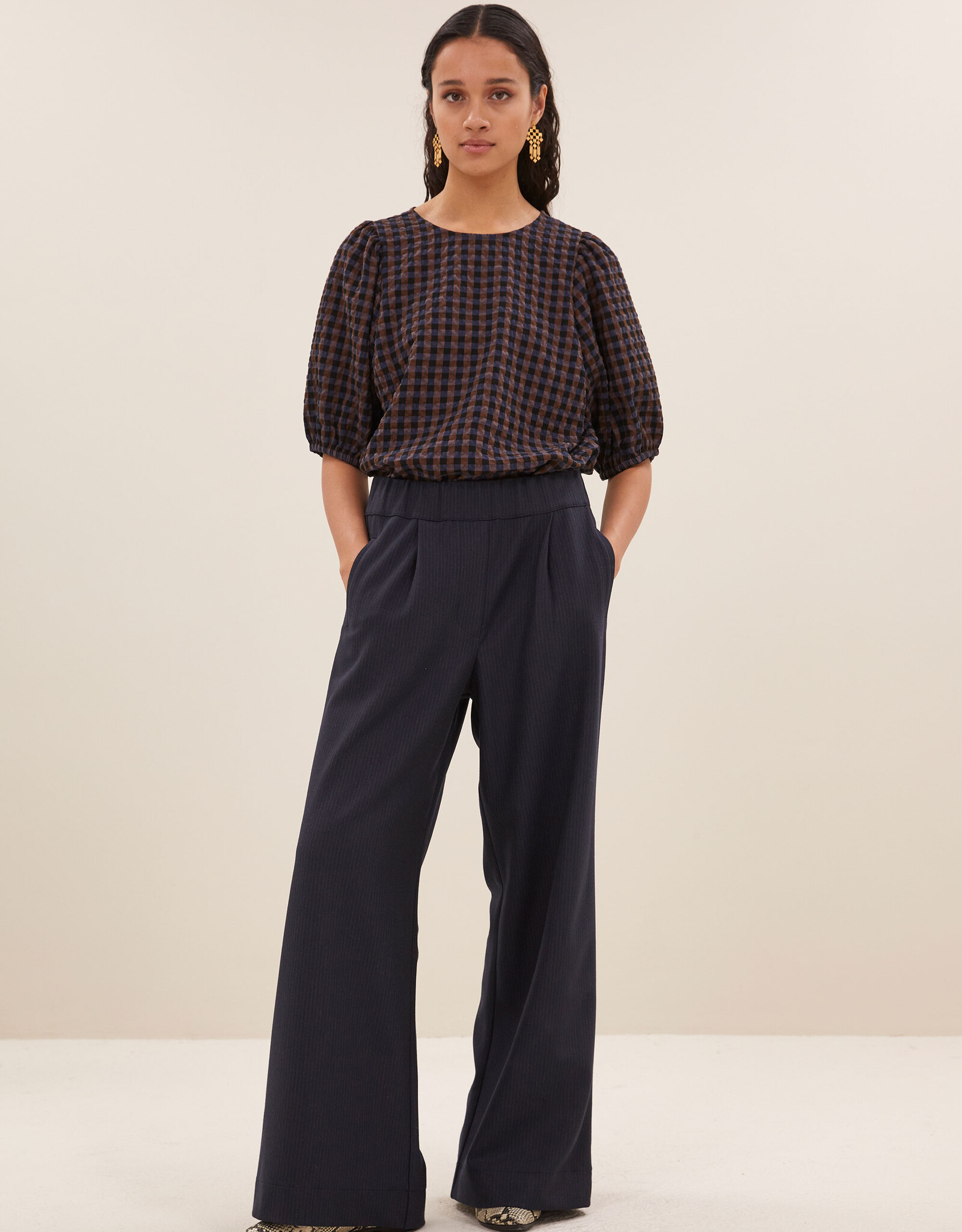 By-bar jet check blouse little check