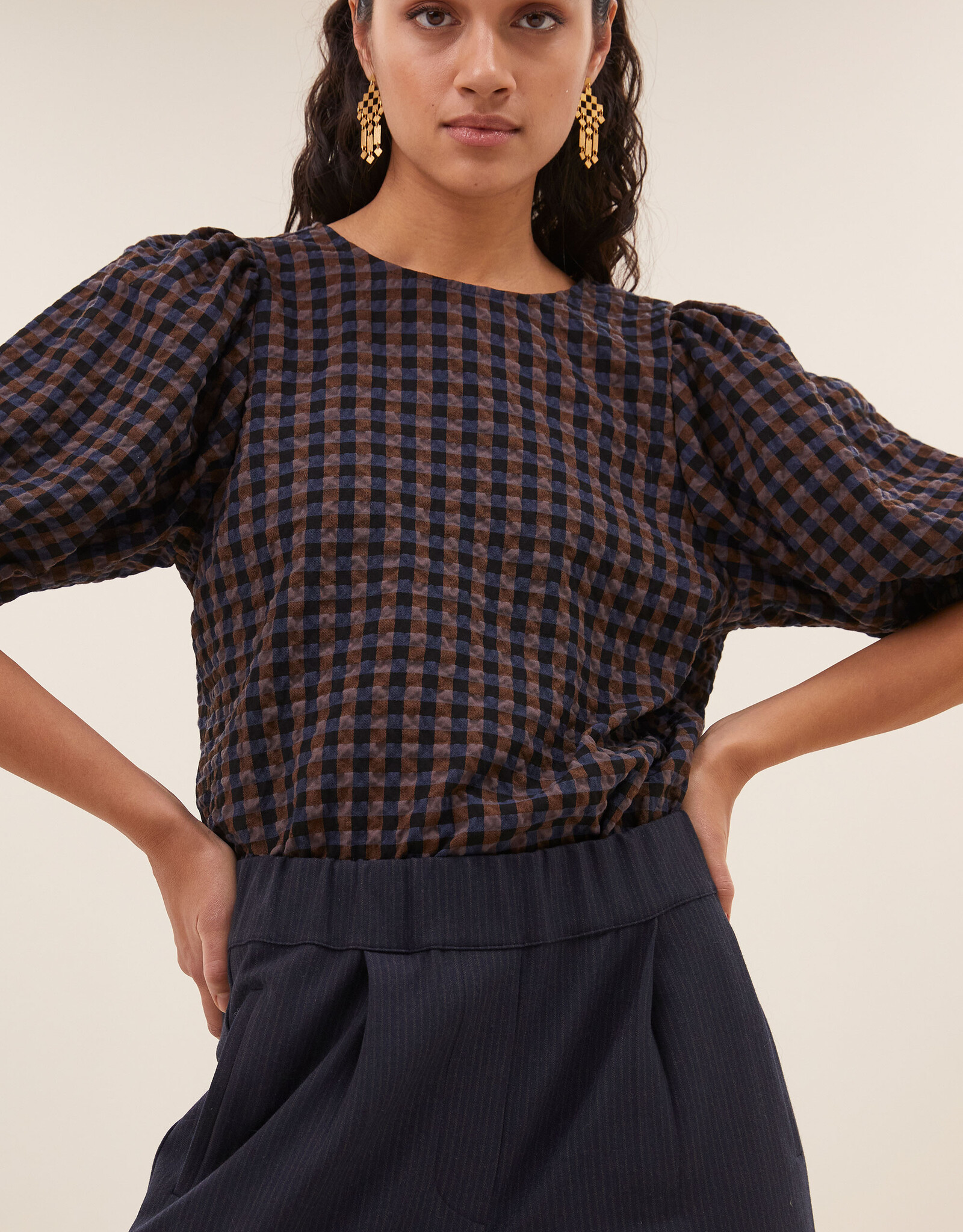 By-bar jet check blouse little check
