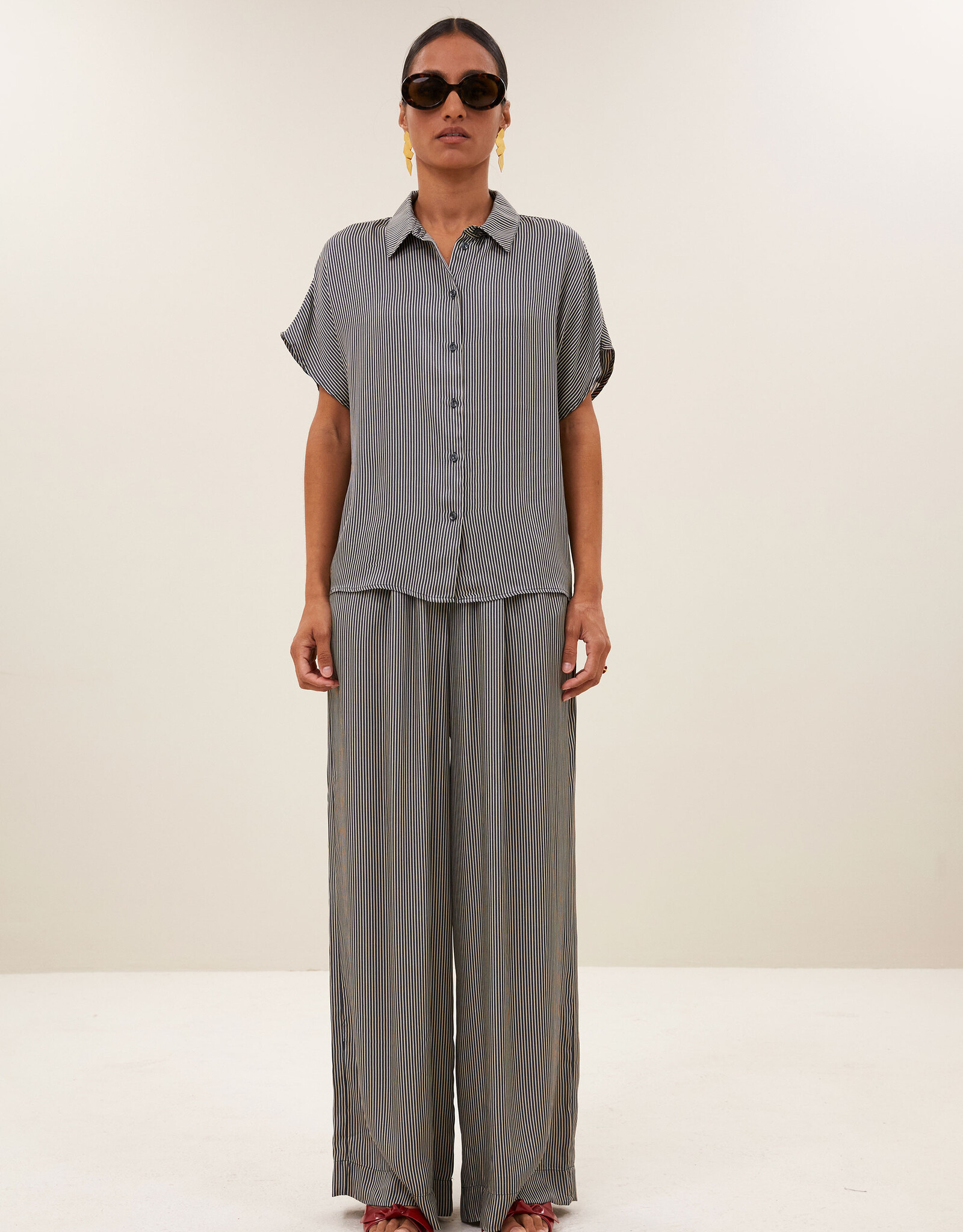 By-bar barley silky stripe blouse jet black stripe