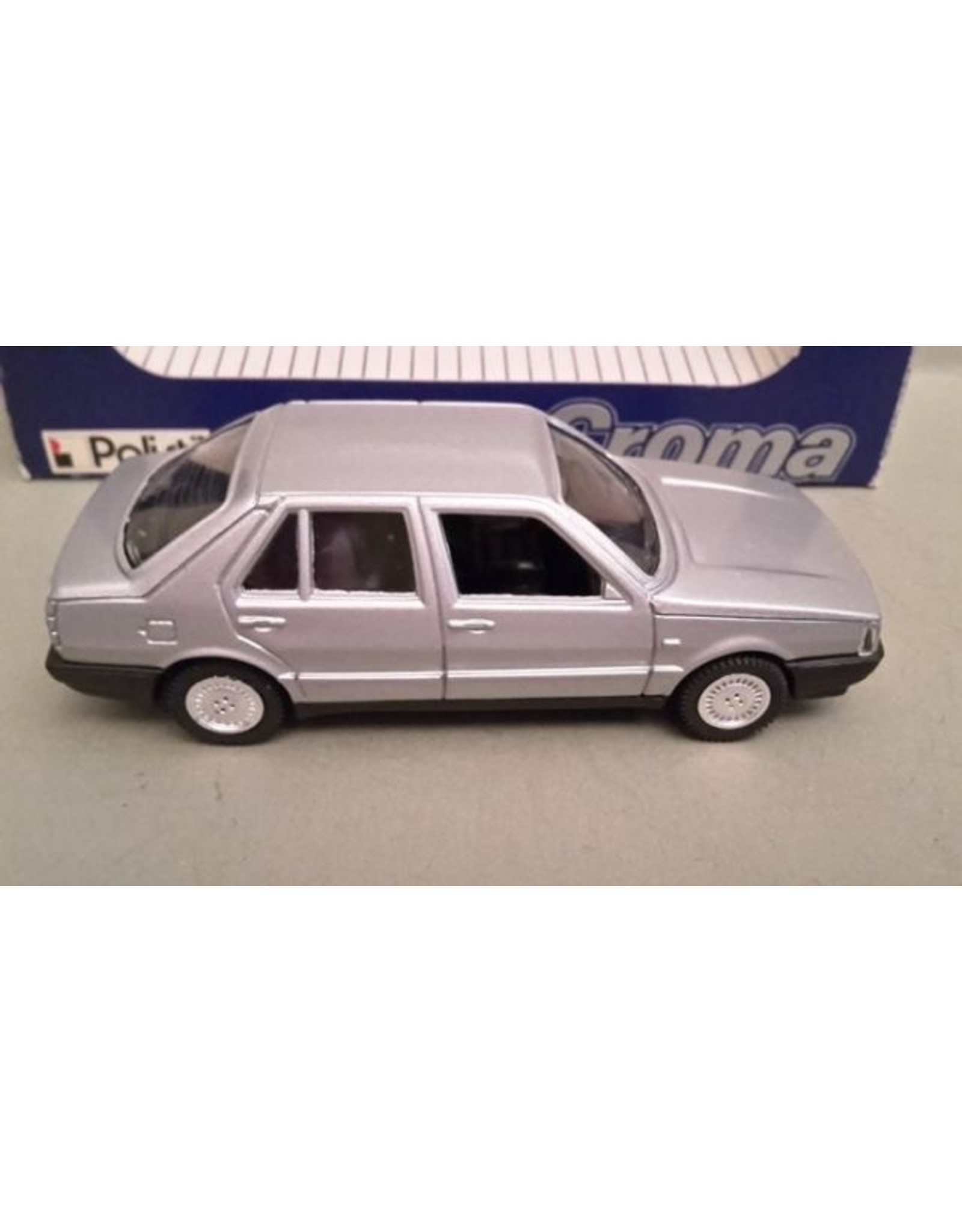 Fiat FIAT CROMA(silver metallic)