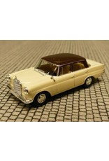 Mercedes-Benz Mercedes-Benz 190c(W 110)white/dark brown.