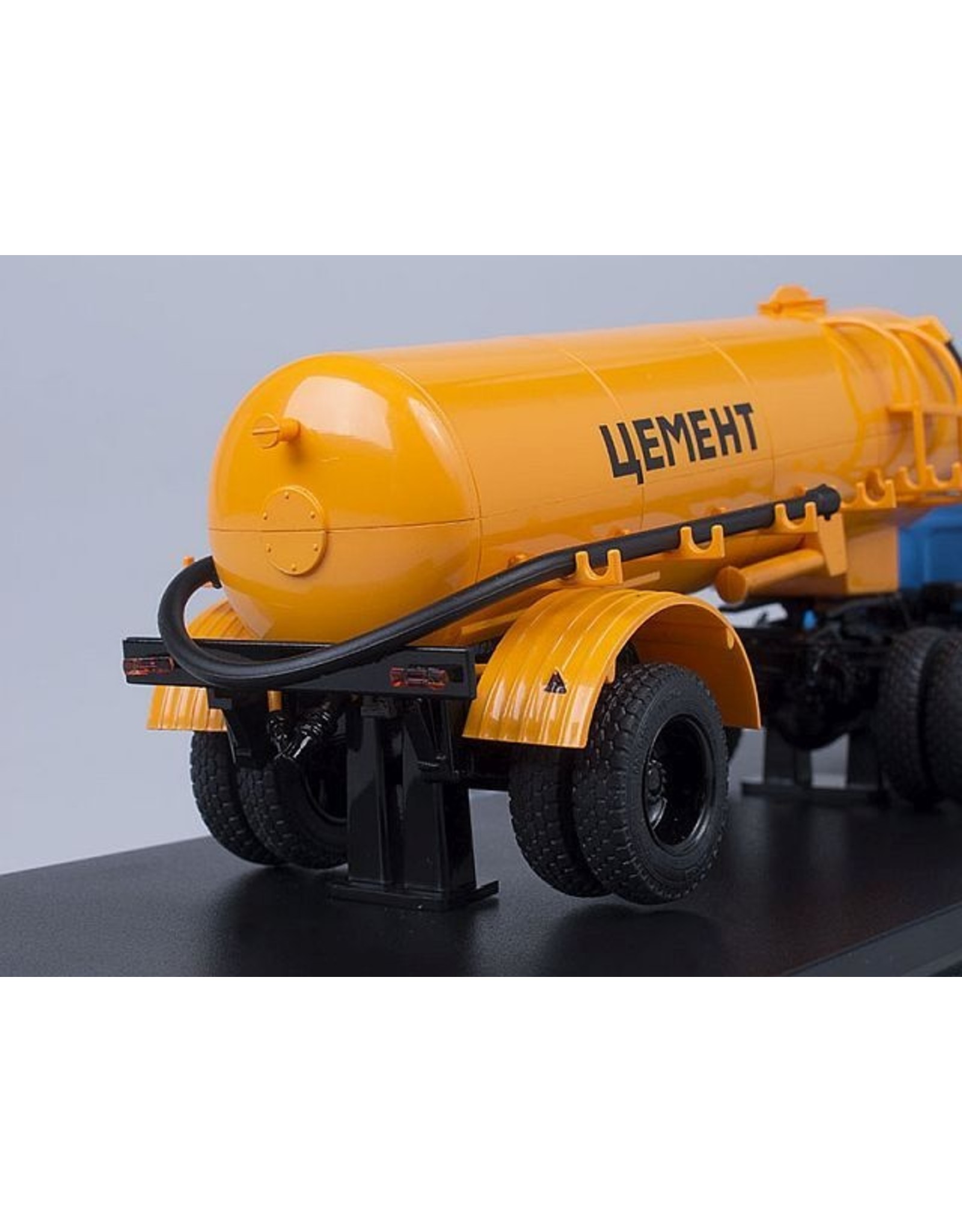 ZiL ZiL-130V1 WITH CEMENT SEMITRAILER TC-4(orange)