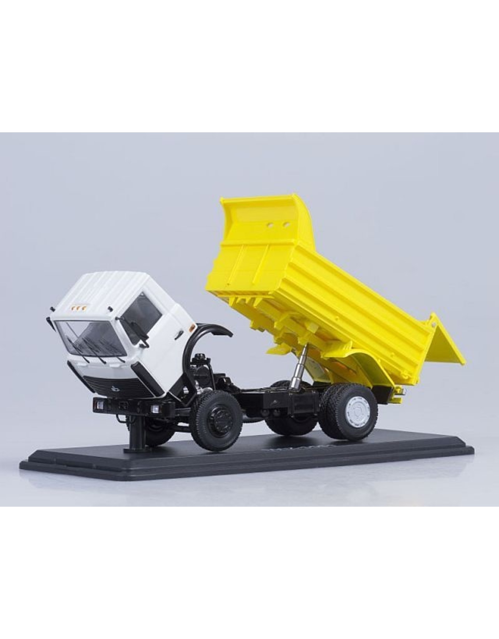 MAZ(Minski Avtomobilnyi Zavod) MAZ-5551 DUMPER TRUCK(white/yellow)