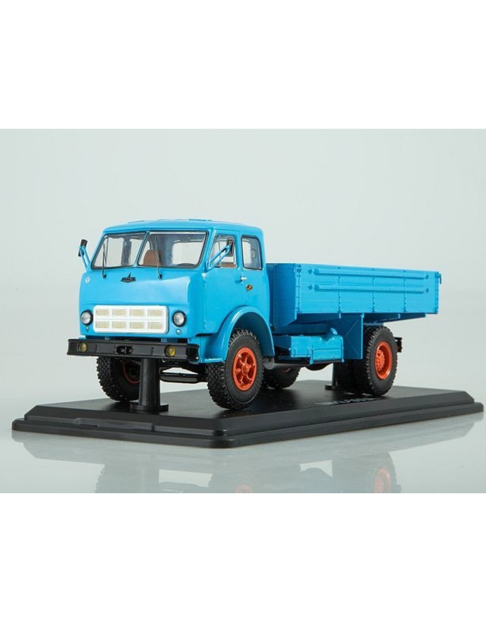 MAZ(Minski Avtomobilnyi Zavod) MAZ-500A FLATBED TRUCK(blue)