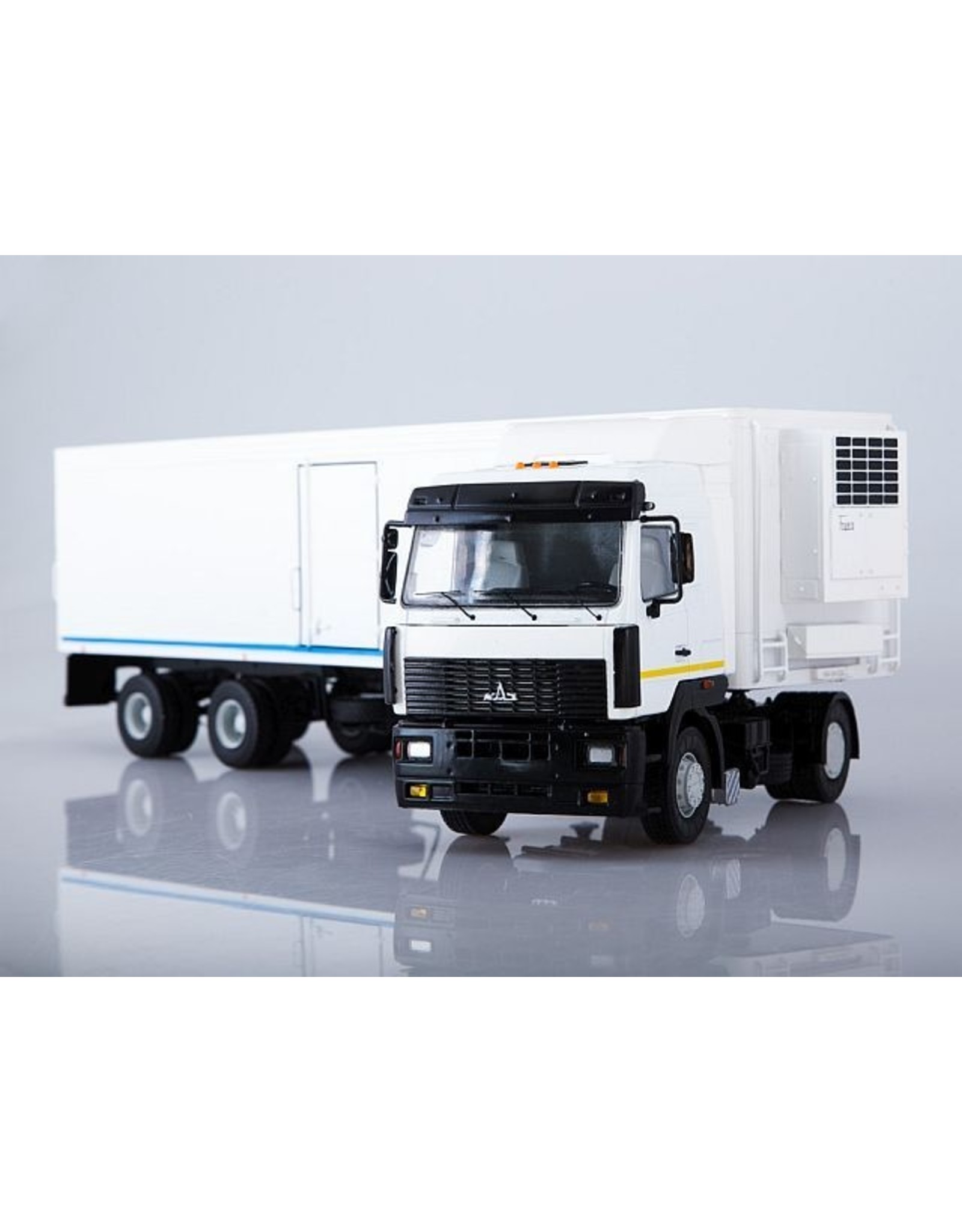 MAZ(Minski Avtomobilnyi Zavod) MAZ-5440 TRACTOR TRUCK WITH ODAZ-9786 REFRIGERATED SEMI TRAILER(white)