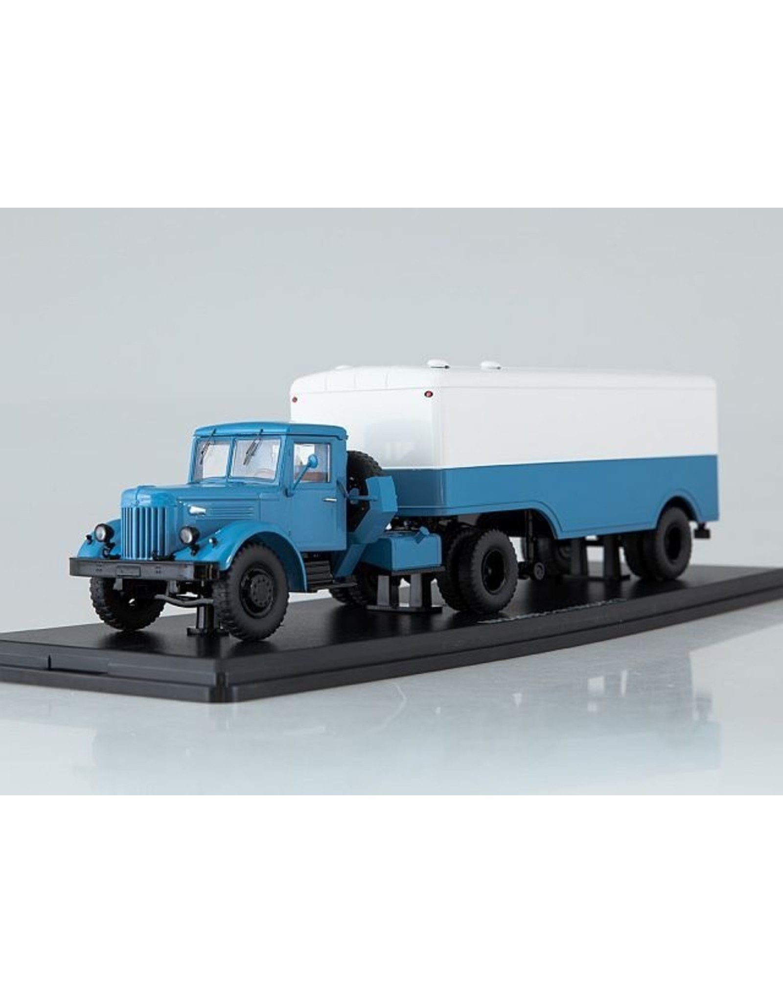 MAZ(Minski Avtomobilnyi Zavod) MAZ-200V TRUCK WITH KOFFER TRAILER