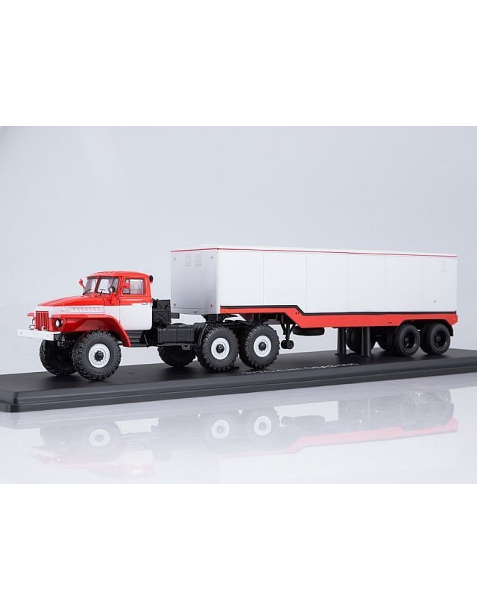 URAL AUTOMOTIVE PLANT URAL-377S TRACTOR TRUCK WITH SEMI TRAILER ODAZ-935(red/white)