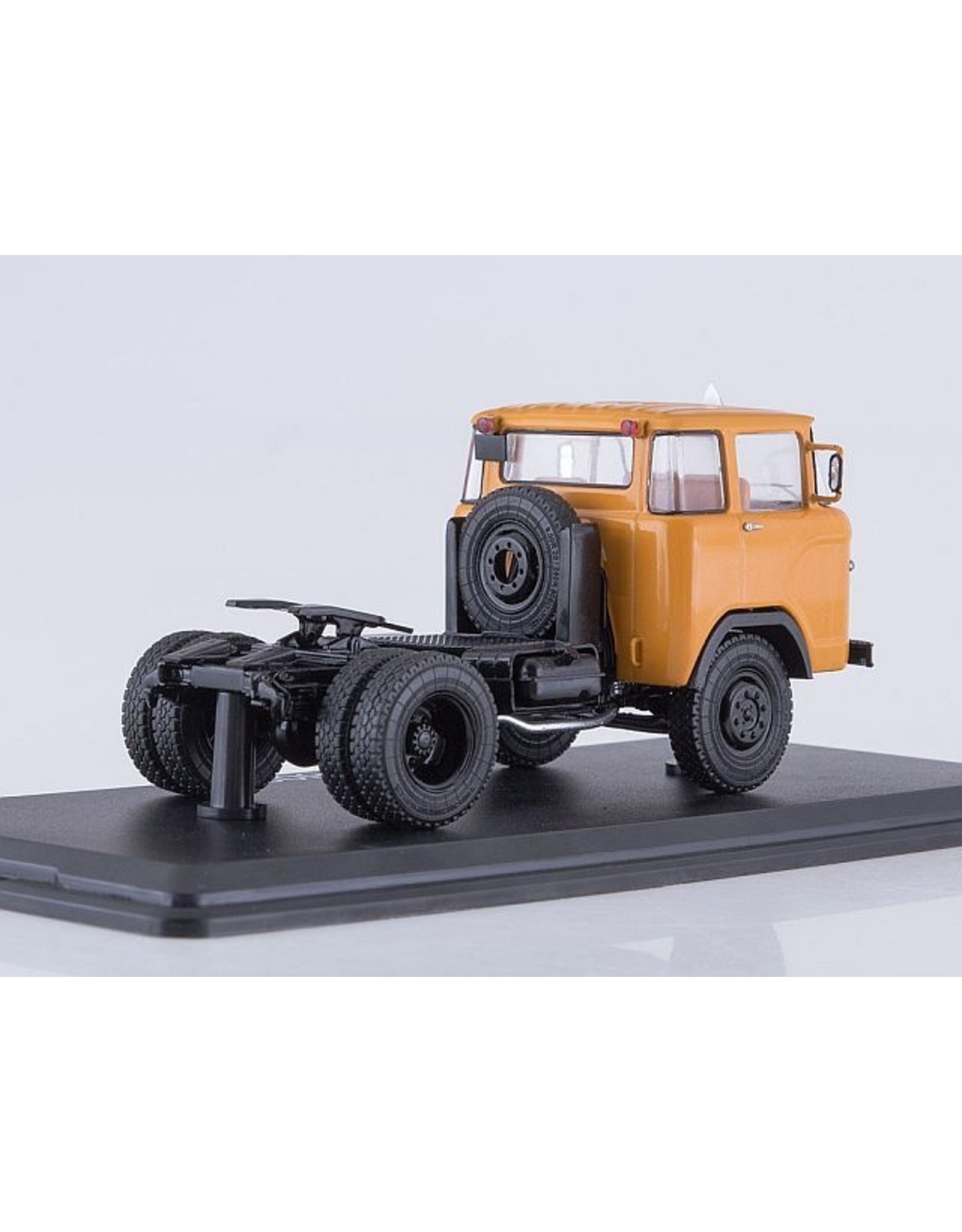 KAZ KAZ-608 KOLHIDA" TRACTOR TRUCK(dark yellow)"