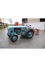 Vevey Vevey 560 Tractor met ploeg en egg