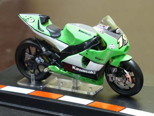 Kawasaki ZXR-R #19(Olivier Jacque)2005